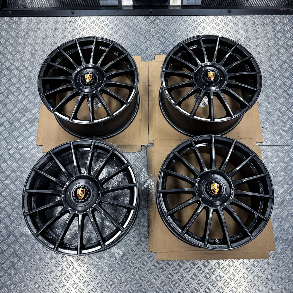 OZ Custom Superturismo Evoluzione Sjajni Antracit 5x112 19″ Set Kotač