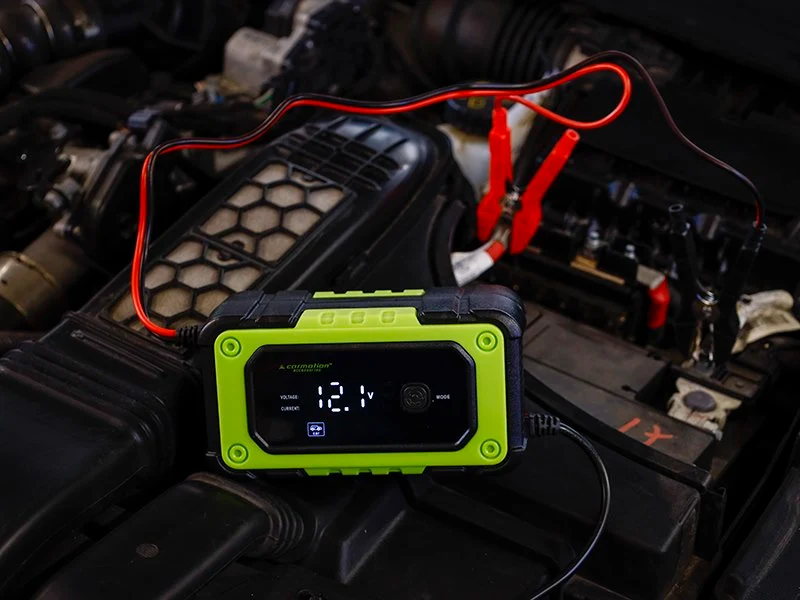 Pametni digitalni punjač za akumulatore 12V 6A, 4-120 Ah