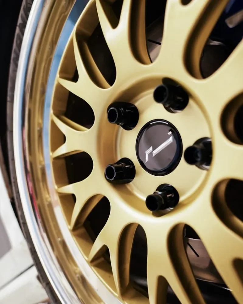 RacingLine navrtke za kotače za set klinova i matica (konusna glava, aftermarket felge)