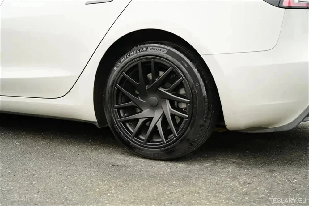 18 "Tesla 3 Highland Full Rim Matte crni kotač