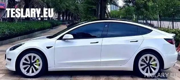 Tesla Model 3 18 "Full Full Rim Silver & Black Sport Style Cowc