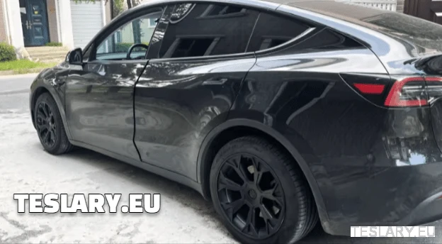 Tesla Model Y 19 "Jedinstveni S4 Hubs s punim poklopcem