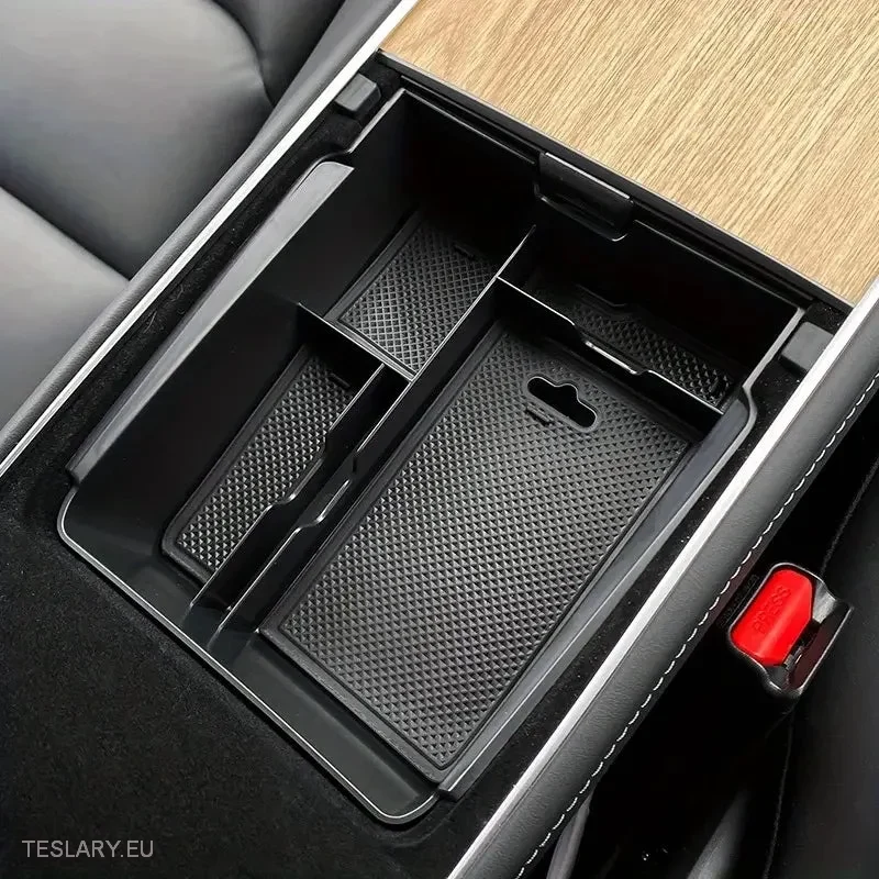 Tesla Model Y središnja konzola stražnja ladica organizatora