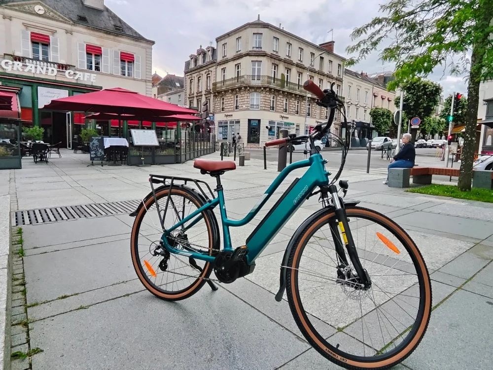 Električni cestovni bicikl Bykki Cello-700
