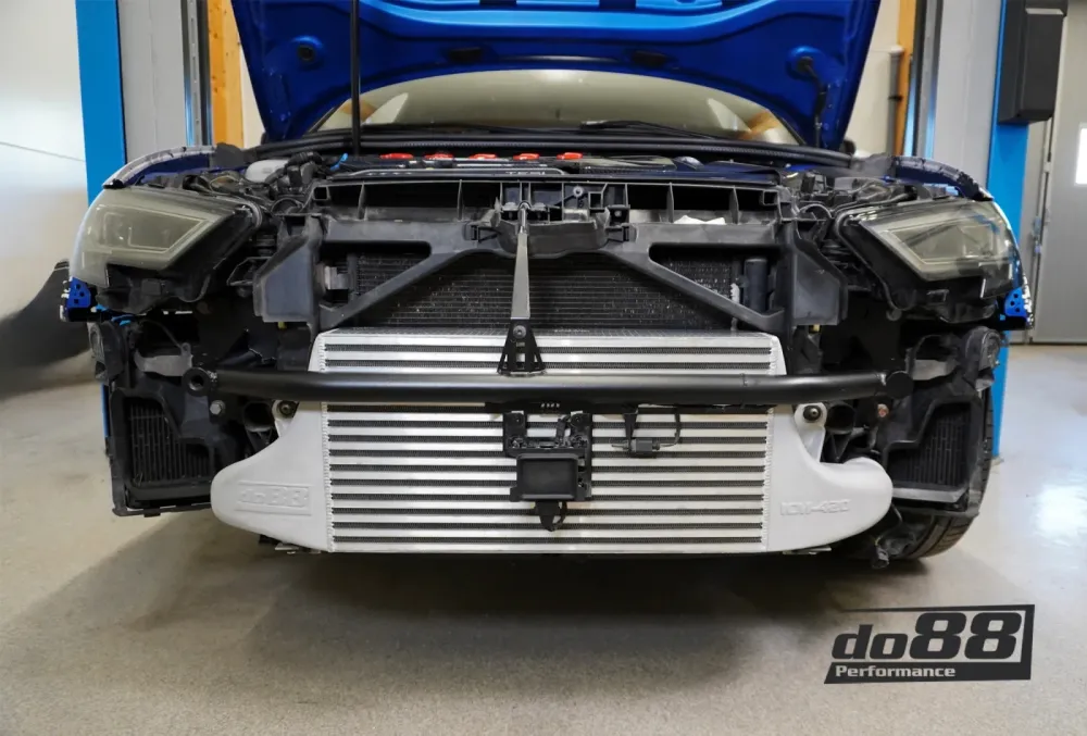 DO88 BigPack komplet intercoolera i cijevi za punjenje Audi RS3 8V/8Y
