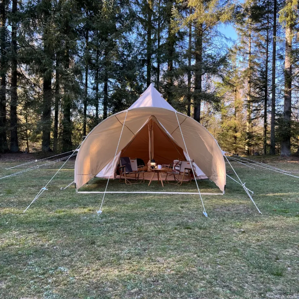 Izbočena suncobranska tenda Amaroq Glamping