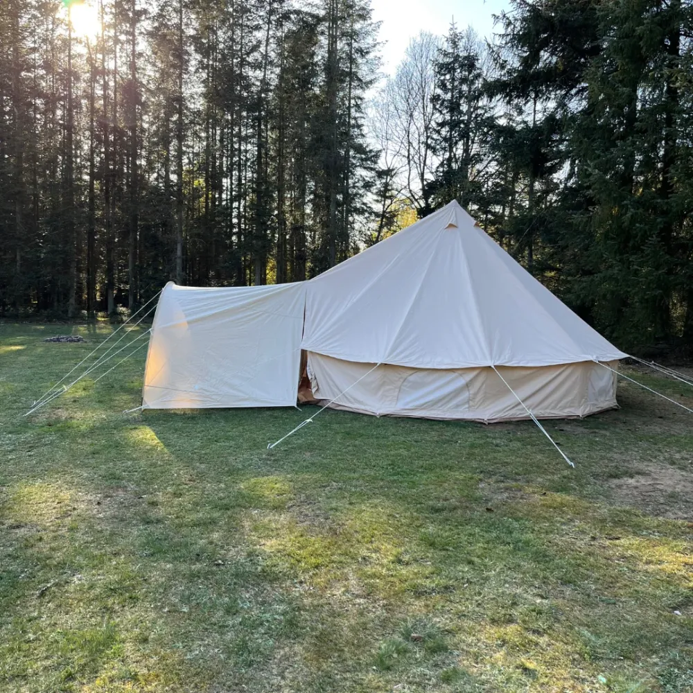 Izbočena suncobranska tenda