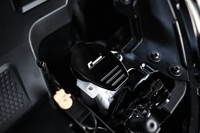 RacingLine Billet Poklopac Rezervoara Za Sprej Za Stakla VW, Audi, Seat, Škoda itd.