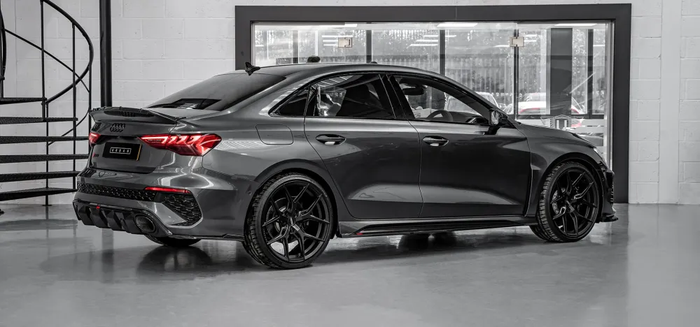 Urban Automotive karbonski spojler za Audi RS3 8Y limuzina