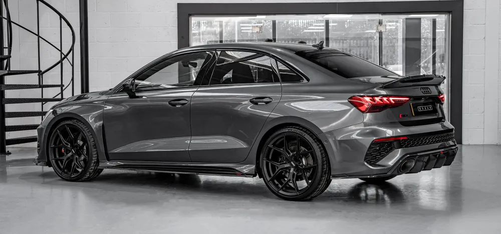 Urban Automotive karbonski spojler za Audi RS3 8Y limuzina