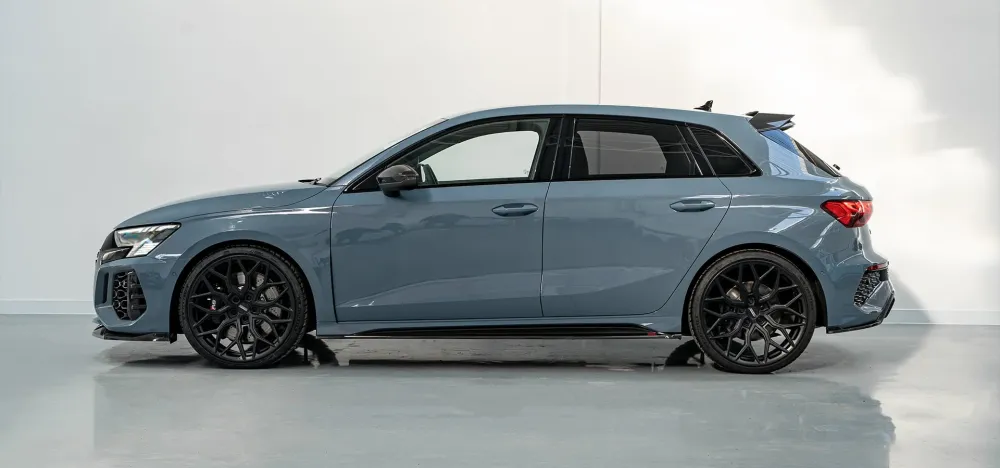 Urban Automotive komplet karbonskih dijelova za Audi RS3 8Y Hatchback